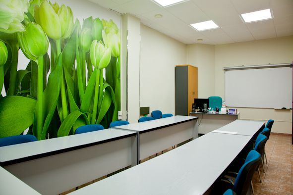 Fotografía de una de las aulas de Galilea Formación.