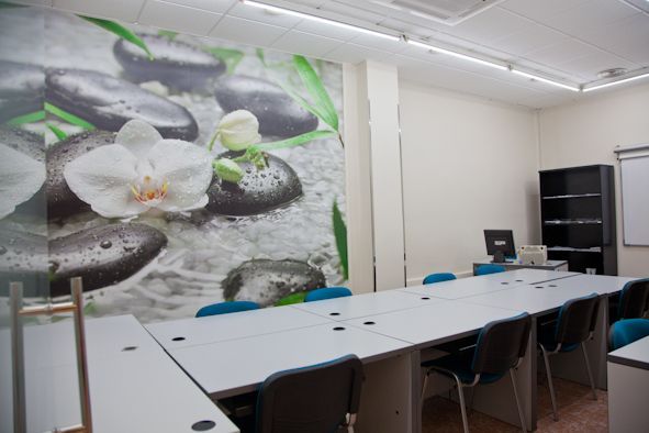 Fotografía de una de las aulas de Galilea formación.
