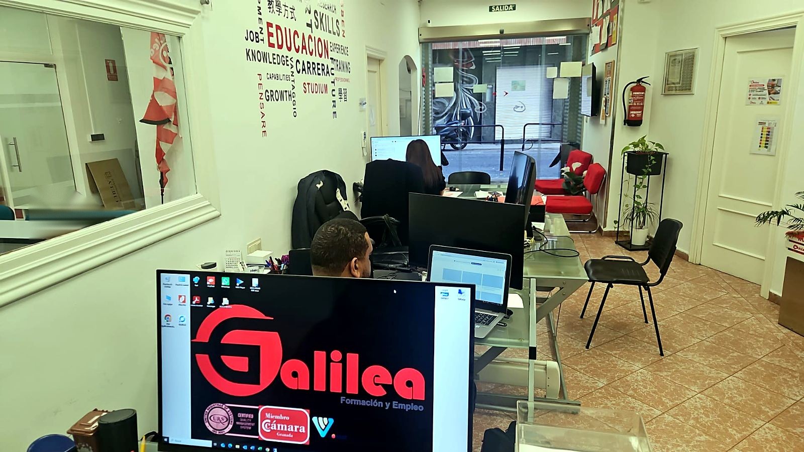 Oficina de Galilea en C/ Manuel de Falla, Granada